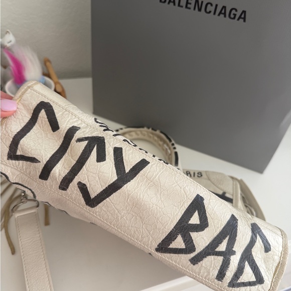Balenciaga White Leather Graffiti city bag - Picture 4 of 8